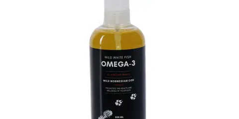 Flaska med fiskolja till hund, Omega-3 från vild norsk torsk. Främjar hundens hälsa och välmående.