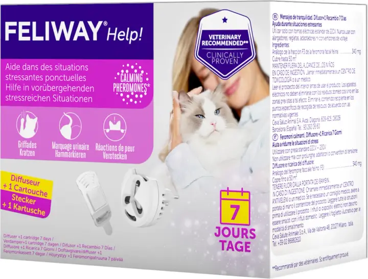 Feliway Help! med lugnande feromoner för stressade katter. En kvinna håller en ragdollkatt. En diffuser och en refill ingår.